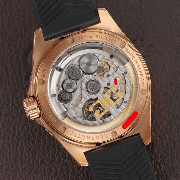 Glashutte Original SeaQ Panorama Date 1-36-13-03-90-34